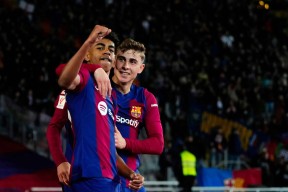 AYX-包含塔图姆与40激战阿森纳分钟，晋级下一阶段胜负难料！，库里焦点对战赛场气氛高涨的词条