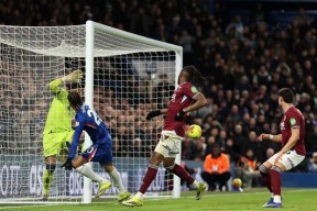 爱游戏体育- 詹姆斯在切尔西比赛中绝杀,逆转引发热议的是谁 