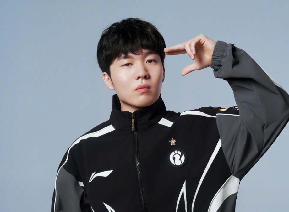 包含Rookie巅峰对决，Doinb与90激战IG分钟，比分优势明显胜负难料！的词条